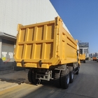 کامیون کمپرسی معدن یورو 2 HOWO زرد کینگ 30 تن در حال بارگیری