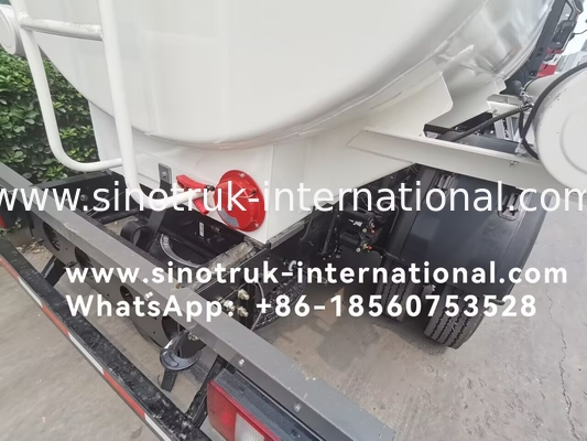 SINOTRUK HOWO 4X2 حمل و نقل مخزن نفت کامیون SINOTRUK HOWO 5-6CBM
