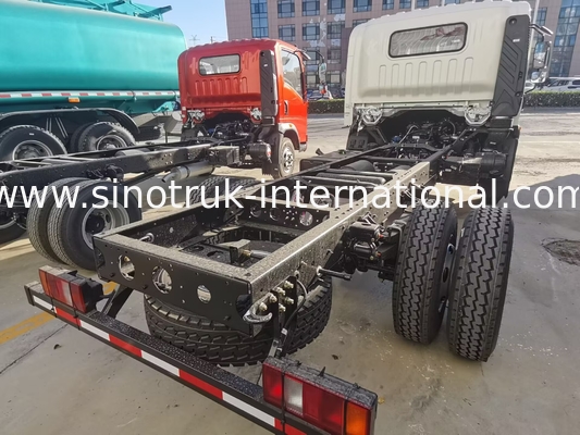 HOWO وسایل کوچک حمل و نقل کامیون های کار سبک دو صندلی تخت تک نفره با شاسی A / C LHD
