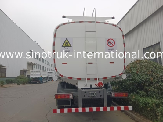 SINOTRUK HOWO کامیون مخزن روغن قرمز 400HP 8×4 12 چرخ ظرفیت بالا