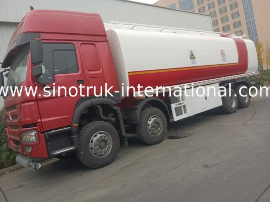 SINOTRUK HOWO کامیون مخزن روغن قرمز 400HP 8×4 12 چرخ ظرفیت بالا
