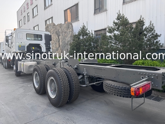 SINOTRUK HOWO شاسی کامیون SINOTRUK موتور 371HP 6 × 4 RHD با چراغ هشدار استفاده شده در کامیون های زباله باربری کامیون آب