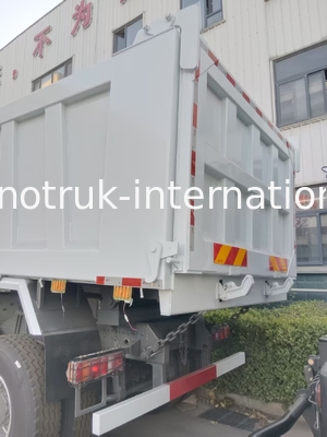 2 مسافر Sinotruk Hohan تپپر کامیون ویچای موتور 6 × 4 LHD 380HP با نوع انتقال دستی