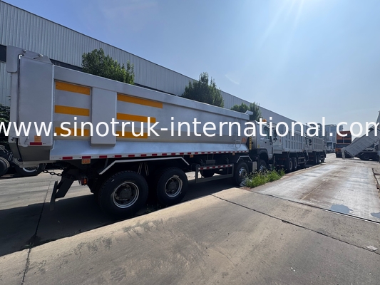 SINOTRUK HOWO 371HP 8X4 کلاه کش کامیون ساخت و ساز پیشروی قدیمی پیشروی نظامی آمپر برای مناطق معدن دو چراغ هشدار دهنده کانتینر نوع U
