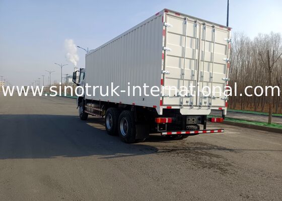 کامیون سنگین 6 × 4 درایو که توسط جعبه دنده های سینوتروک رانده می شود و قابلیت حمل و نقل و قابلیت اطمینان عملیاتی بالایی را ارائه می دهد