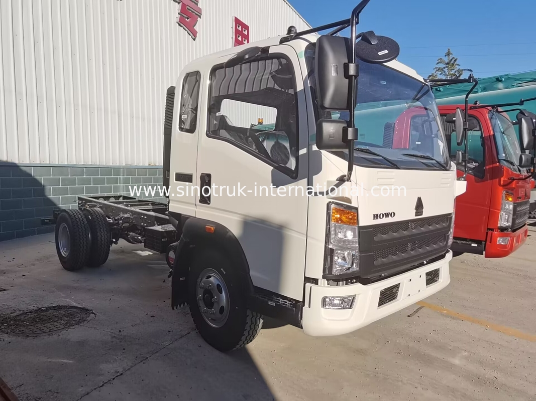 HOWO وسایل کوچک حمل و نقل کامیون های کار سبک دو صندلی تخت تک نفره با شاسی A / C LHD