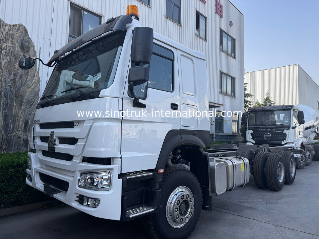 SINOTRUK HOWO شاسی کامیون SINOTRUK موتور 371HP 6 × 4 RHD با چراغ هشدار استفاده شده در کامیون های زباله باربری کامیون آب