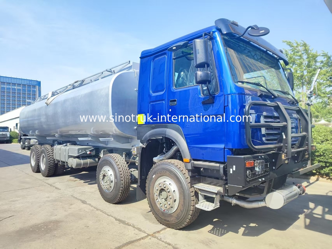 کامیون سوخت سنگین HOWO 8 * 4 400HP LHD 40CBM سیستم مخزن دوگانه برای توزیع سوخت در مسافت طولانی