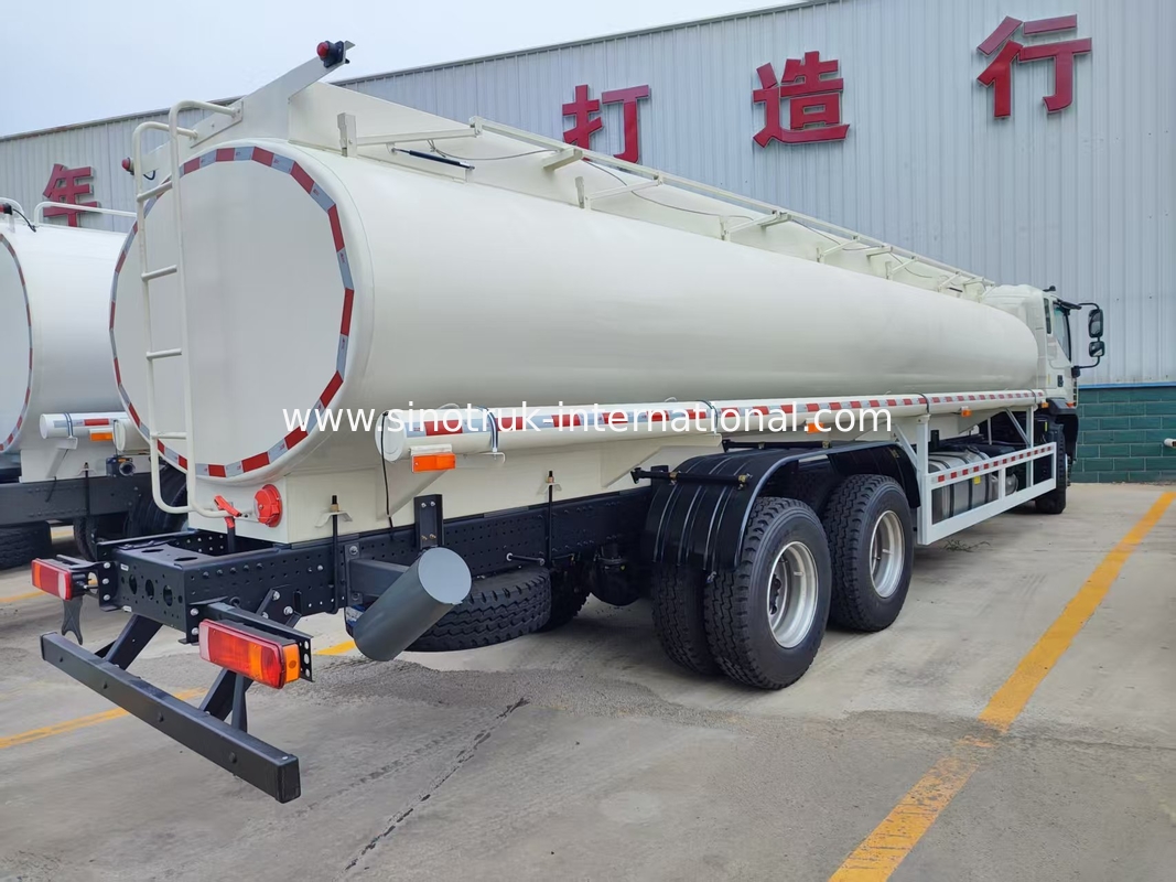 تانکر آب سفید 30CBM (6 × 4 ، 380HP ، رانش چپ دست): مزایای کلیدی برای حمل و نقل مایعات